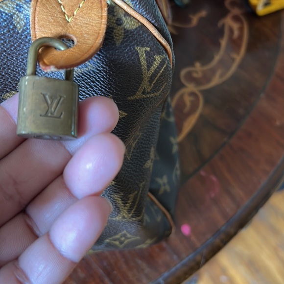 Louis Vuitton bag - Picture 9 of 16